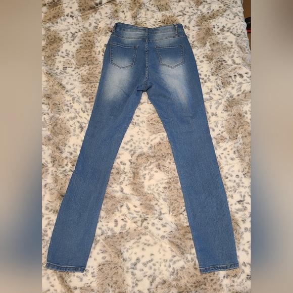 🆕️! NWOT Fashion Nova Distressed Stretch High-Rise Jeans✨️Size 9/10 - Picture 5 of 5